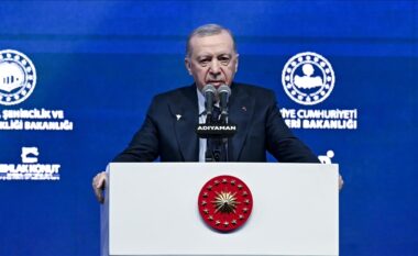 Erdogan: “Katastrofa e shekullit” shkaktoi 104 miliardë dollarë humbje direkte për Turqinë