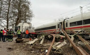 Treni përplaset me një kamion në Hamburg – të paktën një i vdekur dhe disa të lënduar