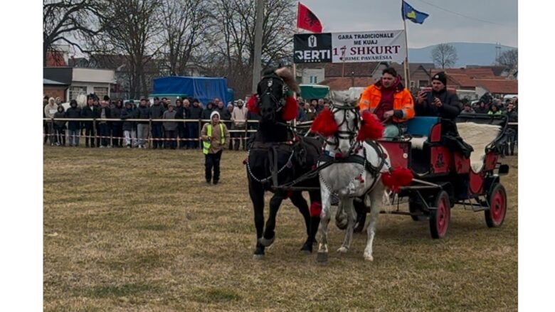 Banorët e Prelezit të Muhaxherëve në Ferizaj organizojnë spektakël me kuaj