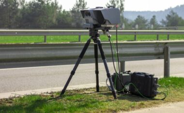 Radari për matjen e shpejtësisë u solli miliona, zyrtarët e qytetit gjerman thonë se do t’i investojnë në shkolla dhe pishina