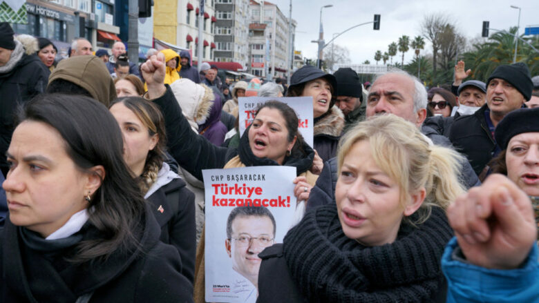 Turqia arreston 37 persona për postime në rrjetet sociale lidhur me arrestimin e kryebashkiakut të Stambollit