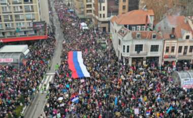 Protestë masive kundër Vuçiqit në Nish