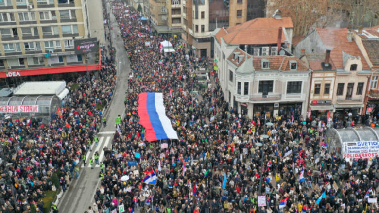 Protestë masive kundër Vuçiqit në Nish