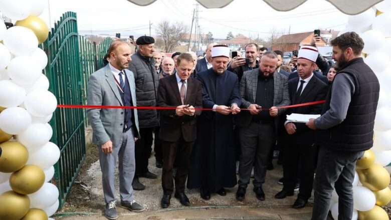 Idrizi dje mori pjesë në ceremoninë e hapjes së xhamisë së re në Nedakoc të Vushtrrisë