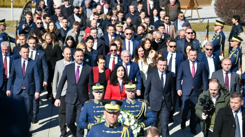 Krerët e shtetit homazhe në Prekaz: Sakrifica e familjes Jashari, simbol i lirisë dhe Pavarësisë së Kosovës