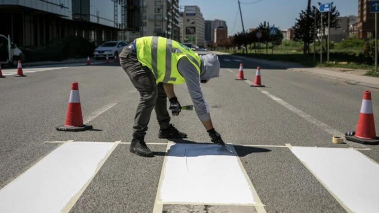 Nesër në Mitrovicën Veriore do të fillojnë punimet për shenjëzimin horizontal dhe vertikal të rrugëve