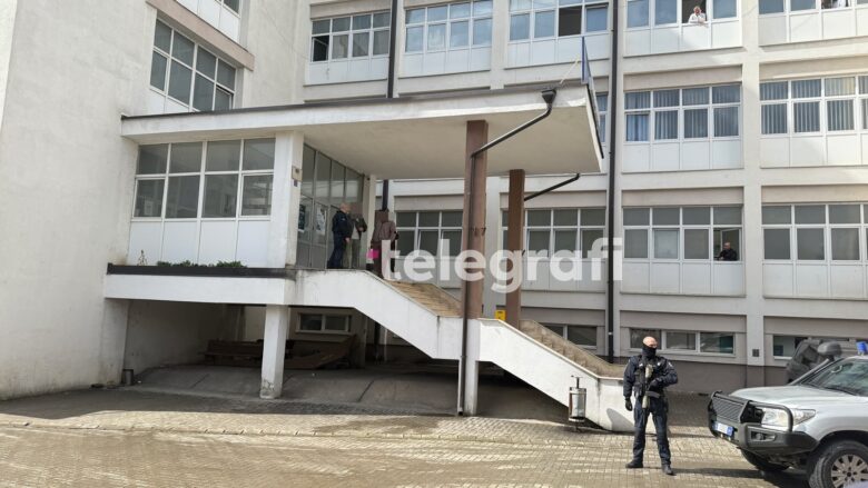 Hashim Thaçi arrin në Kosovë, shkak gjendja e rëndë shëndetësore e babait të tij