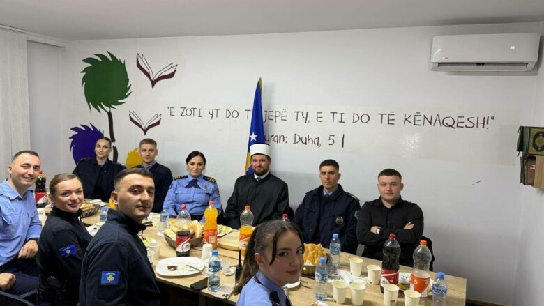 Imami Labinot Maliqi organizon iftar për policët e Stacionit Policor Jugu në Prishtinë