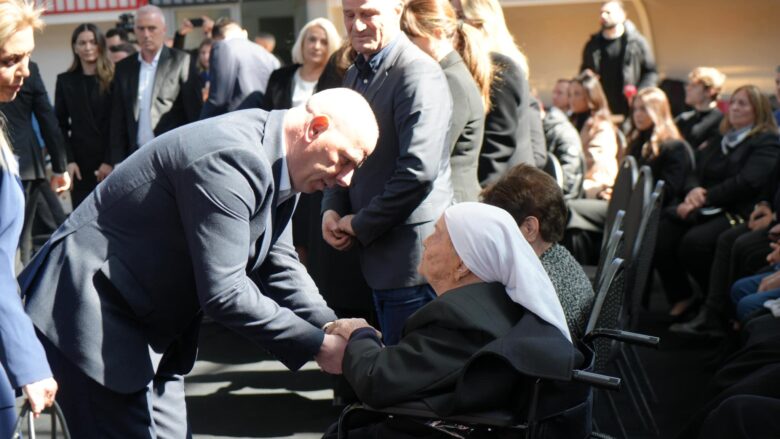 Lladrovci për Haxhi Thaçin: Ai kurrë nuk na ndau nga Hashimi dhe bijtë e tij, me këshilla të urta dhe të sinqerta