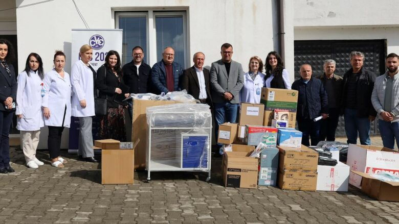 Dhurohet donacion i pajisjeve mjekësore për trajtimin e fëmijëve në QMF-në në Istog