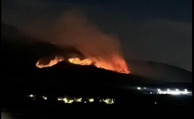 Mbi 40 hektarë mal digjen në Bjeshkët e Deçanit, shkaktar dyshohet të jetë dora e njeriut