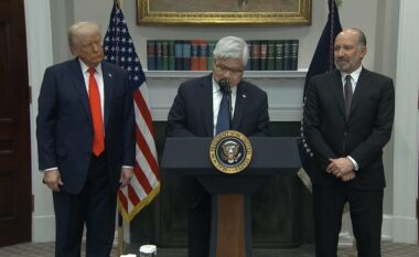 Gjiganti i prodhimit të çipave TSMC do të investojë 100 miliardë dollarë në prodhimin amerikan, thotë Trump