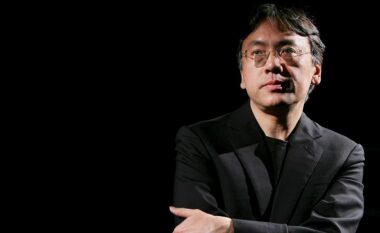 IA-ja do të jetë e aftë të manipulojë emocionet: Ishiguro mbi të ardhmen e letërsisë dhe të vërtetës