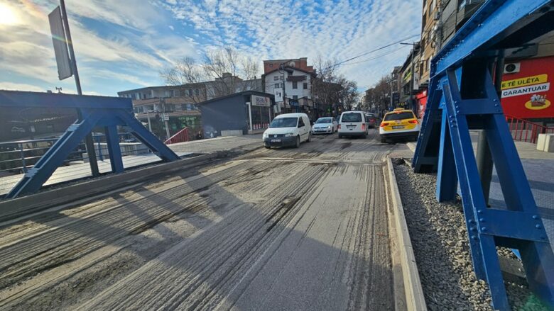 Përgatitjet për riparimin e rrugëve kryesore në Pejë kanë filluar