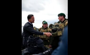 Rutte njoftohet nga komandanti i KFOR-it rreth situatës së sigurisë në Kosovë