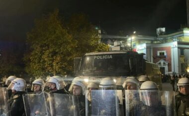 Protesta e opozitës, policia blindon Tiranën