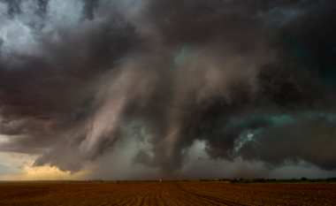 Viktima dhe dëme të rënda nga stuhitë në SHBA - tornado dhe breshri kërcënojnë miliona amerikanë