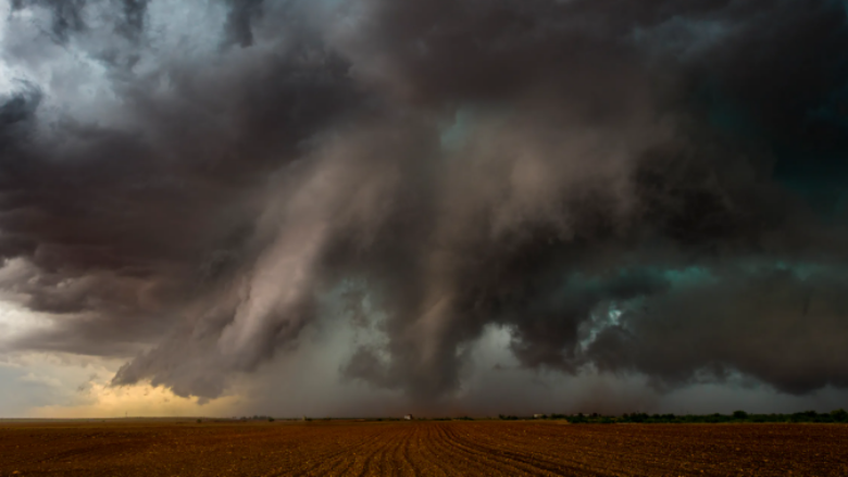 Viktima dhe dëme të rënda nga stuhitë në SHBA – tornado dhe breshri kërcënojnë miliona amerikanë