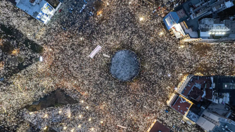 Protesta masive në Beograd - gjithçka ndodhi atje, MINUTË PAS MINUTE