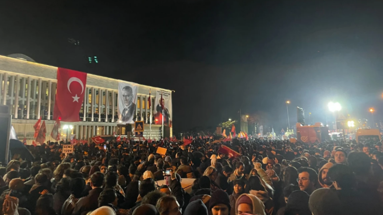 Demonstrata të opozitës pas arrestimit të kryebashkiakut të Stambollit, Ekrem Imamoglu