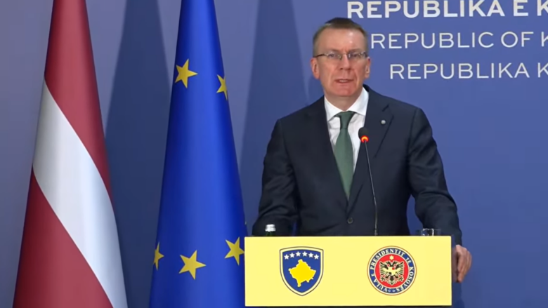 Presidenti i Letonisë mbështet heqjen e masave të BE-së ndaj Kosovës, shprehet i paqartë për statusin e vendit kandidat