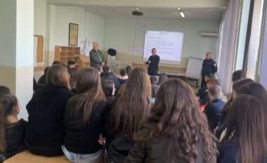 Policia e Ferizajt mbanë ligjëratë edukative për nxënësit e shkollës “Tefik Çanga”