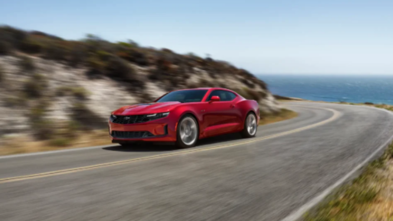 GM “tërheq” 90,000 modele Cadillac dhe Chevy Camaro për çështje të transmisionit