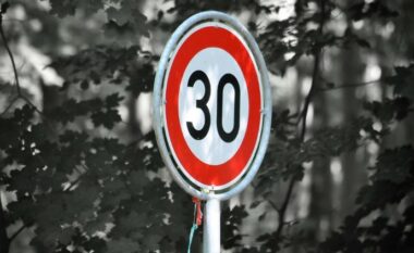 Konfirmon qyteti i Munihut: Në një pjesë të rrugës kryesore mbetet kufizimi i shpejtësisë prej 30 km/h