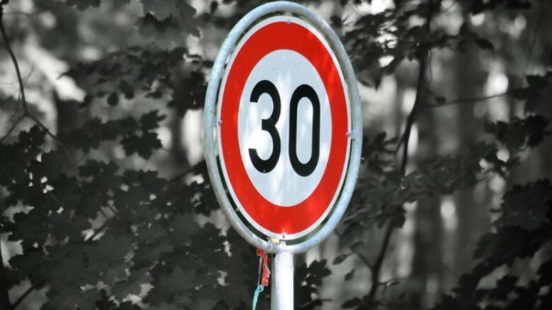 Konfirmon qyteti i Munihut: Në një pjesë të rrugës kryesore mbetet kufizimi i shpejtësisë prej 30 km/h