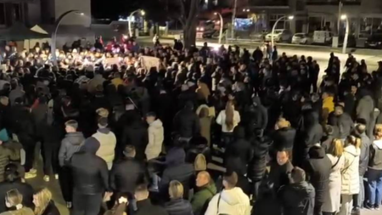 Qytetarët e Koçanit edhe sot dolën në protestë, “Jemi një qytet i vdekur”