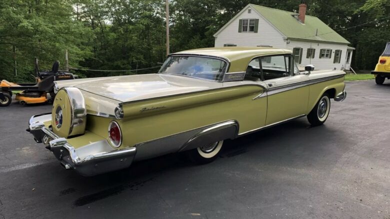 Ford Galaxie Skyliner - i restauruar - i vitit 1959 është vënë në shitje