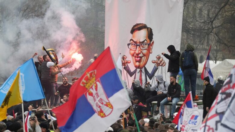 Protesta masive në Beograd - gjithçka po ndodh atje, MINUTË PAS MINUTE