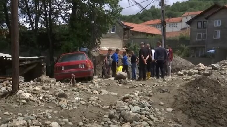 Shtatë muaj pas vërshimeve, Qeveria nuk i ka ndarë buxhet Dragashit