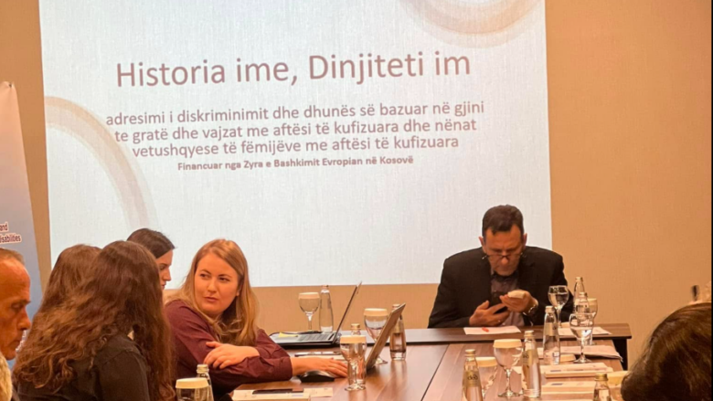 “Historia ime, dinjiteti im” – Organizata ‘Inkluzioni’ mban punëtorinë për të mbështetur nënat vetushqyese të fëmijëve me aftësi të kufizuara