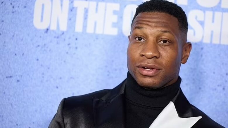 Jonathan Majors rrëfen abuzimin seksual që përjetoi në moshën 9-vjeçare