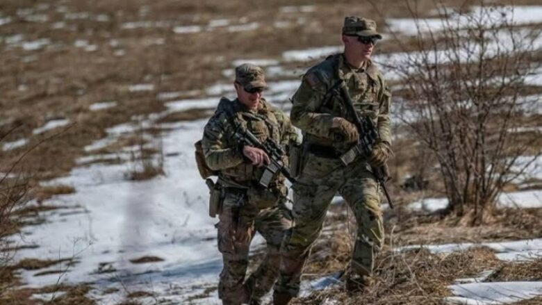 Ushtarët amerikanë kryejnë patrullime në vijën kufitare në veri të Kosovës