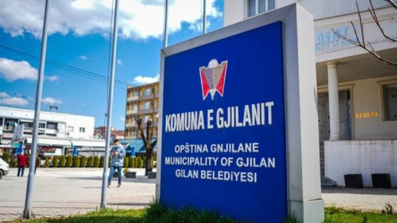 PDK-ja në Gjilan: Skandaloze, aktivistët e LVV-së ia ndërruan cilindrin zyrës së drejtoreshës së buxhetit