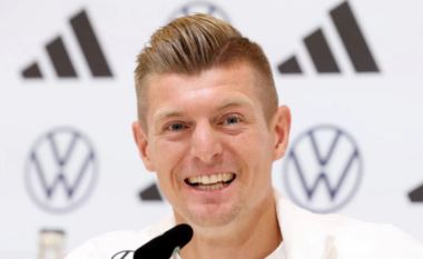 Toni Kroos i rikthehet fushës së blertë shtatë muaj pas pensionimit nga futbolli