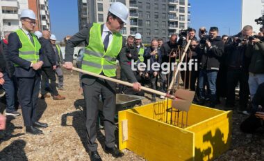 Kryeministri Kurti së bashku me ministren Nagavci dhe kryetarin Hyseni vendosin gurthemelin e çerdhes së re në Gjilan