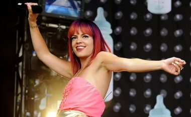 Lily Allen rikthehet në muzikë pas shtatë vitesh pauzë, ribashkohet me producentin fitues të ‘Grammy’