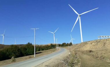 Komuna e Mitrovicës udhëzon qytetarët t’i ndjekin disa masa të sigurisë kur vizitojnë Parkun e Energjisë së Erës në Bajgorë