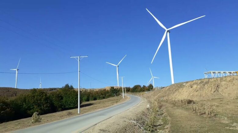 Komuna e Mitrovicës udhëzon qytetarët t’i ndjekin disa masa të sigurisë kur vizitojnë Parkun e Energjisë së Erës në Bajgorë