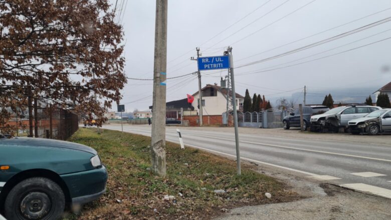 Mbeturina në rrugën “Petriti” – qytetari nga Kamenica ngre shqetësimin për gjendjen e hapësirave publike