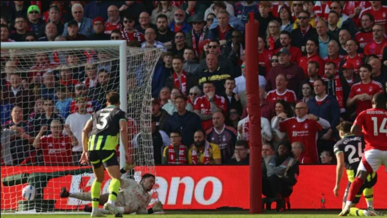 Man City mposhtet nga Nottingham Forest, rrezikon top katërshen