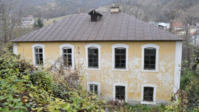 Shkolla e vjetër e Mushnikovës drejt restaurimit, QRTK në Prizren finalizon projektin