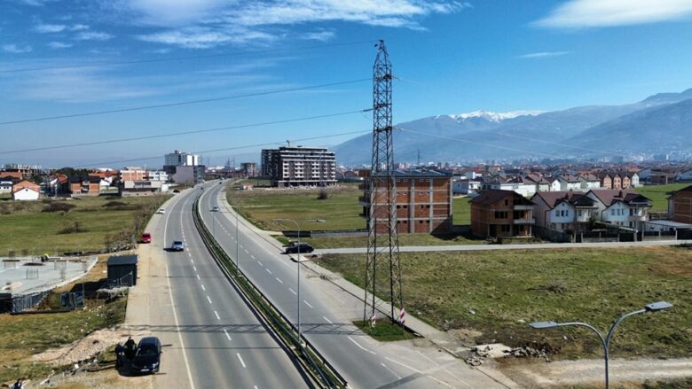 Një vit pas fillimit të punimeve, Komuna e Prizrenit vijon përgatitjet për largimin e shtyllës në Transitin e ri