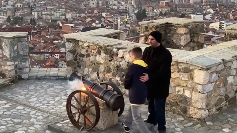 Prizren, mbahet gjallë tradita e hedhjes së “topit të iftarit”