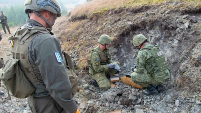 Gjenden kapsolla eksplozivi në murin e oborrit të një shtëpie në Gjilan – ndërhynë FSK dhe KFOR