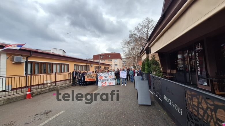 Qytetarët serbë protestojnë sërish në veri për viktimat në Novi Sad