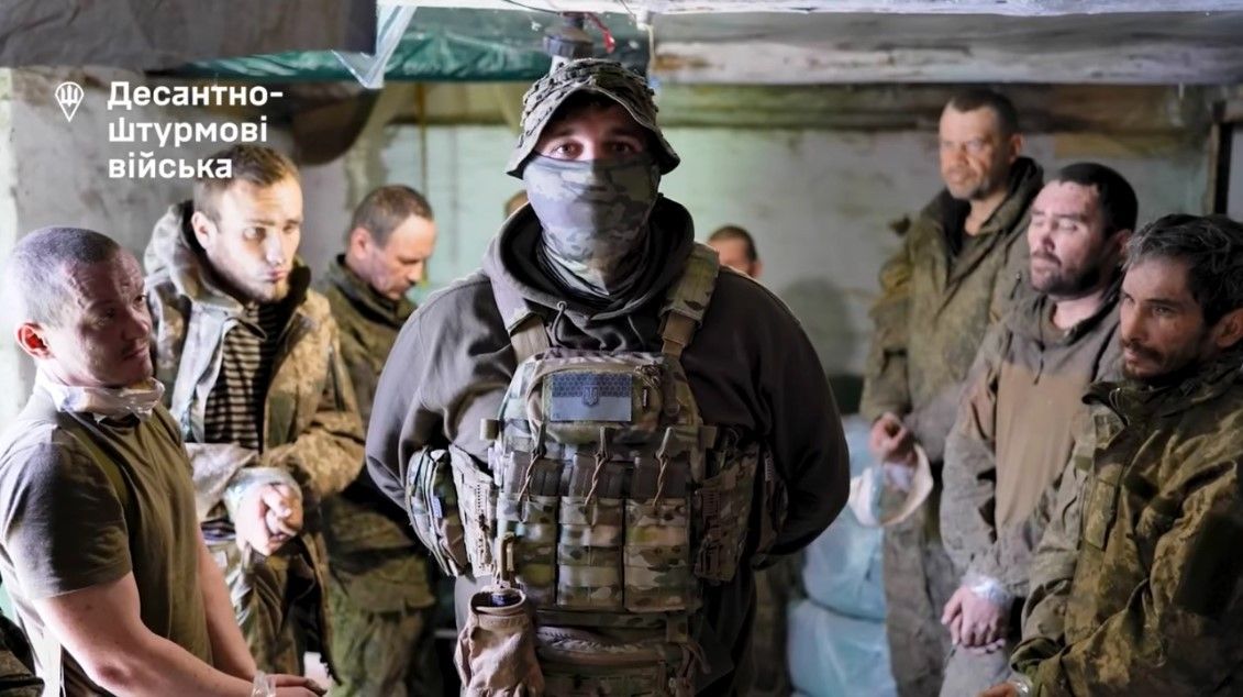 Forcat Ajrore të Ukrainës kanë zënë rob lufte një grup ushtarësh rusë në Kursk – ishin keqtrajtuar brutalisht nga eprorët e tyre